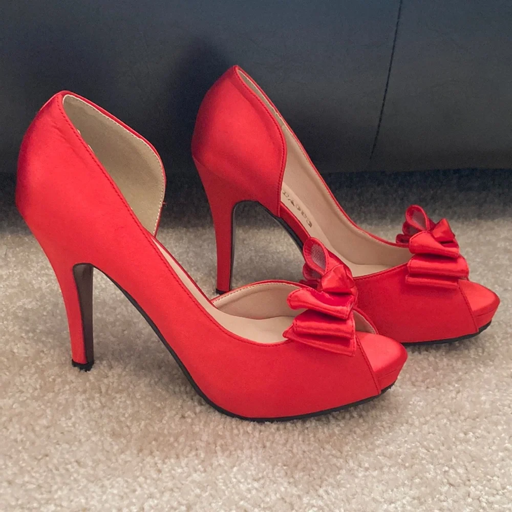 Red open toe 4 inch satin heels size 8.5 women’s - Picture 1 of 4